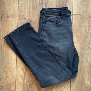 American Eagle black Mom jeans